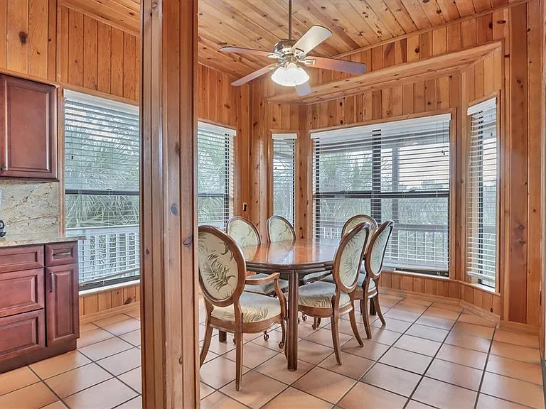 51 Palm Dr — Photo 15