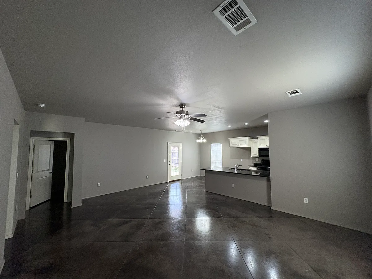 Building Photo - 611 Lochridge St