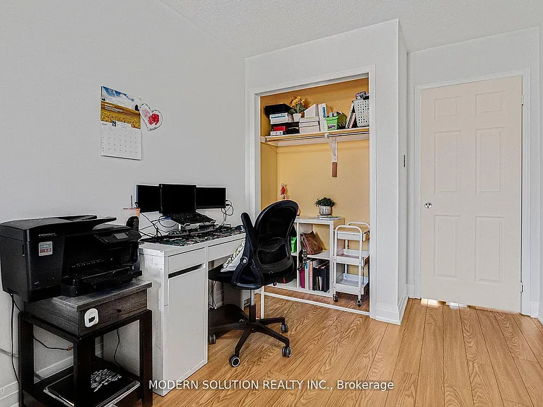 67 Roundstone Dr — Photo 22