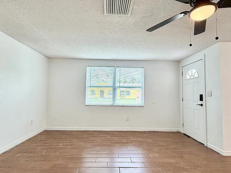 7201 Daggett Ter — Photo 12