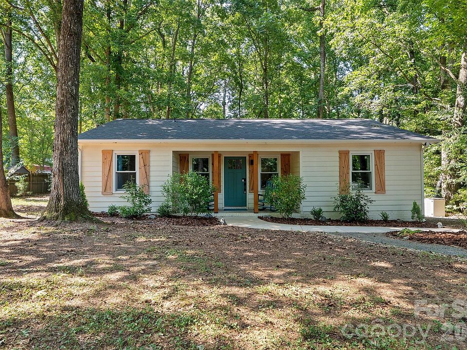 1st image of 317 Jackson Pl