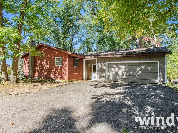 51392 Pine St, Dowagiac, MI 49047