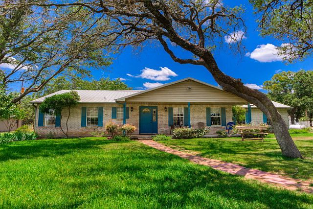 1st image of 108 Winding Oak Dr