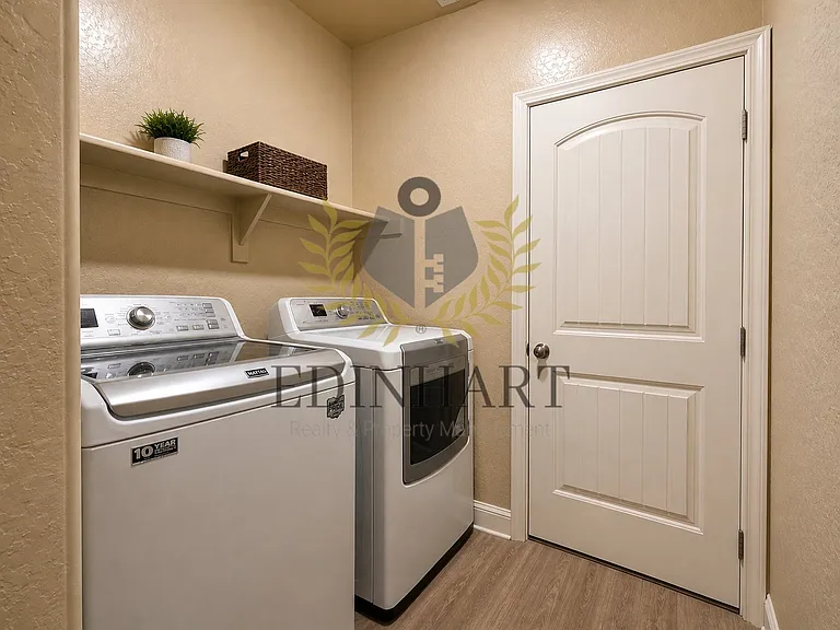 1138 S Simon St — Photo 15