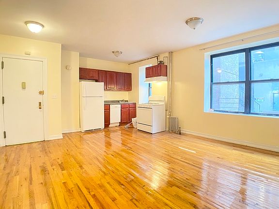 2nd image of 1616 Amsterdam Ave #E1