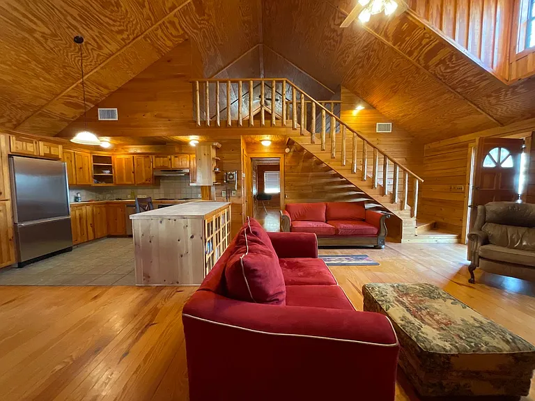 103 Beach Dr — Photo 3