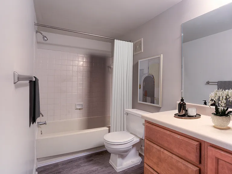 Windsor Woods Apartments — Photo 33