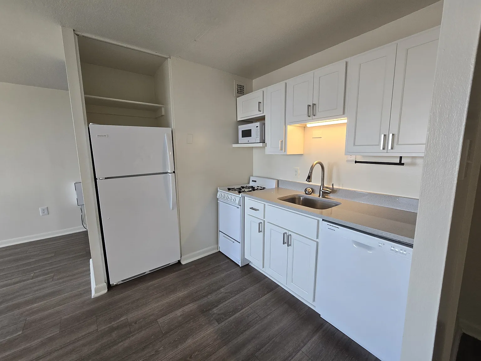 1 bed, 1250 sqft, $1,095 — Photo 3