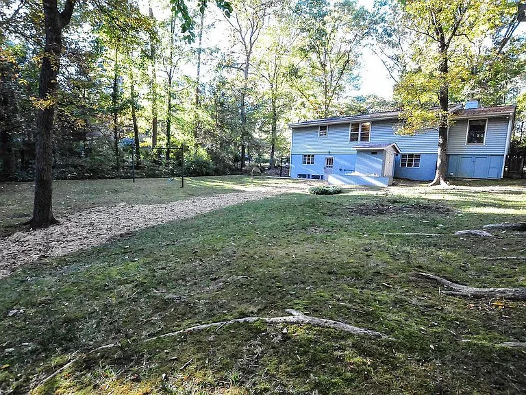 Huge fenced back yard