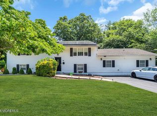 14 Arlington Dr, Howell, NJ 07731