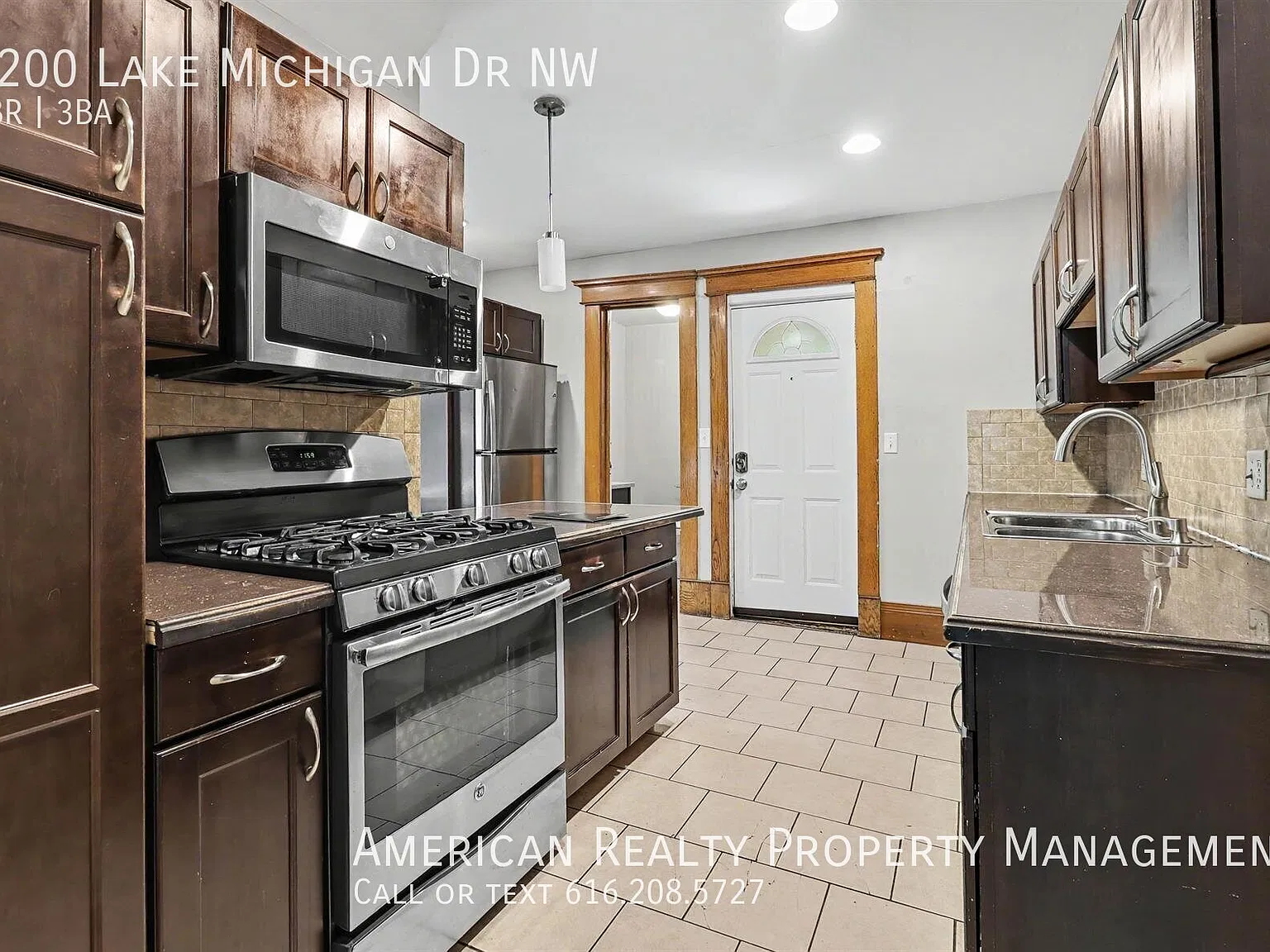 6 bed, 2.5 bath, 1842 sqft, $3,300 — Photo 2