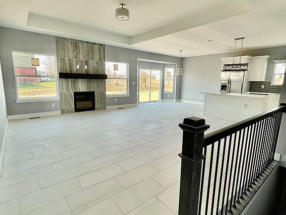 2nd image of 1432 Woodlake Ln
