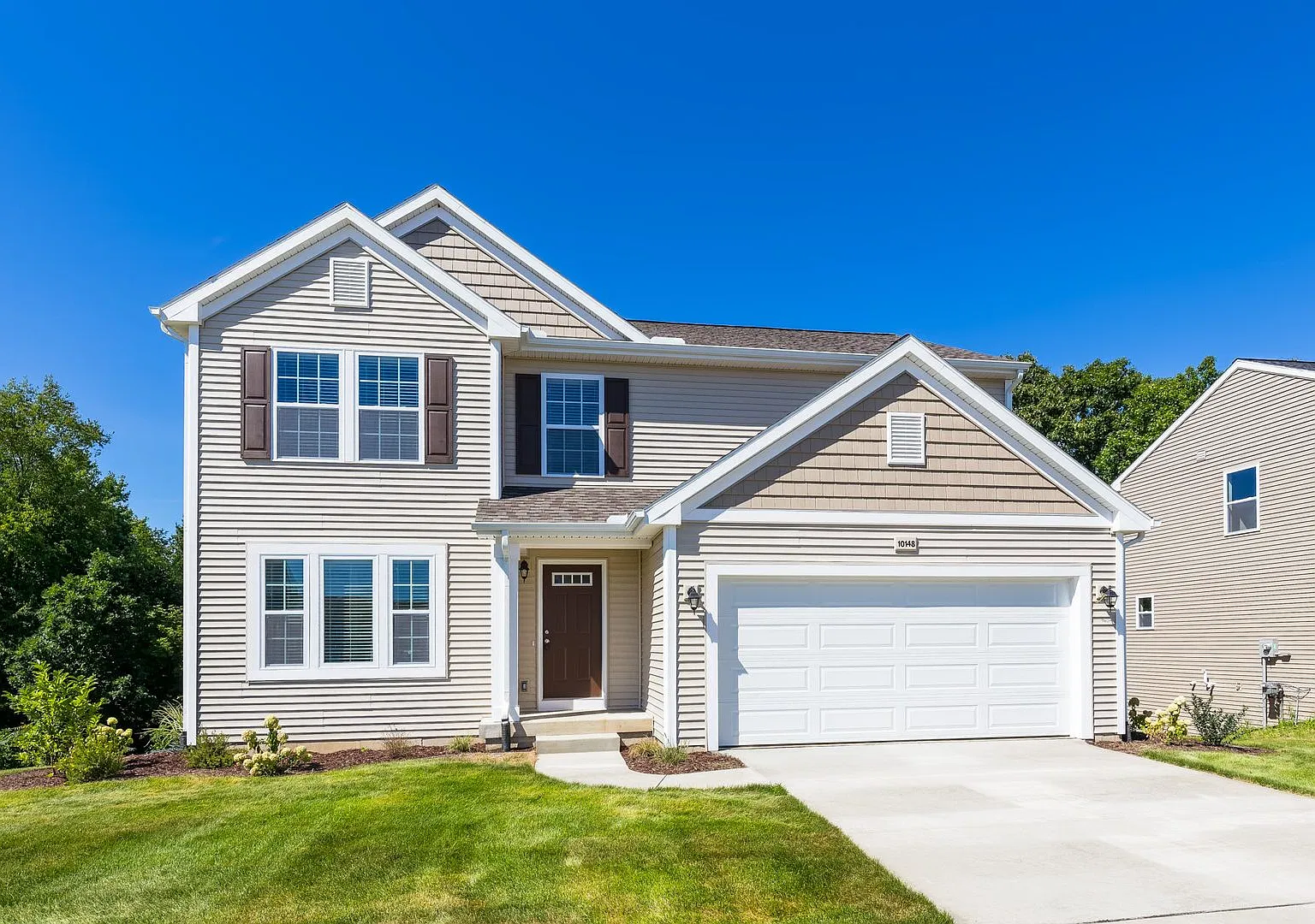 1 Month FREE Rent! Applied to Your First Full Month. Terms & Conditions Apply. — Photo 1