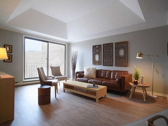 3rd image of 3916 N Oakland Ave Unit 316