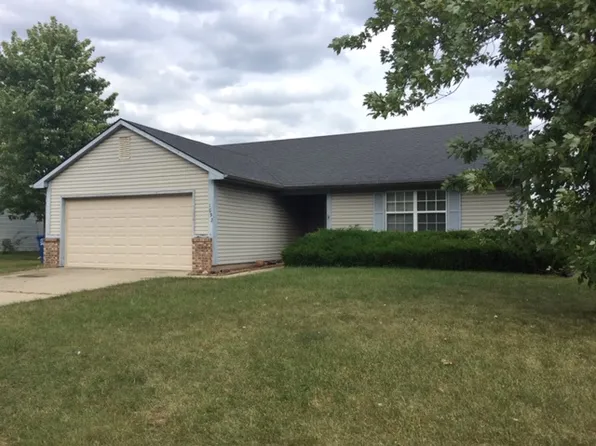1692 Fountain Lake Dr W, Shelbyville, IN 46176