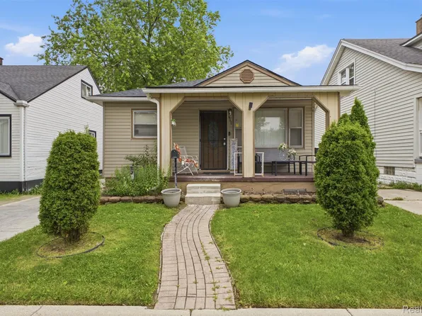 439 Cleveland Ave, Lincoln Park, MI 48146