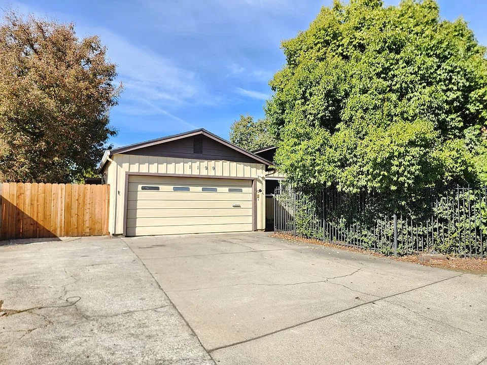 1199 Quail Ct