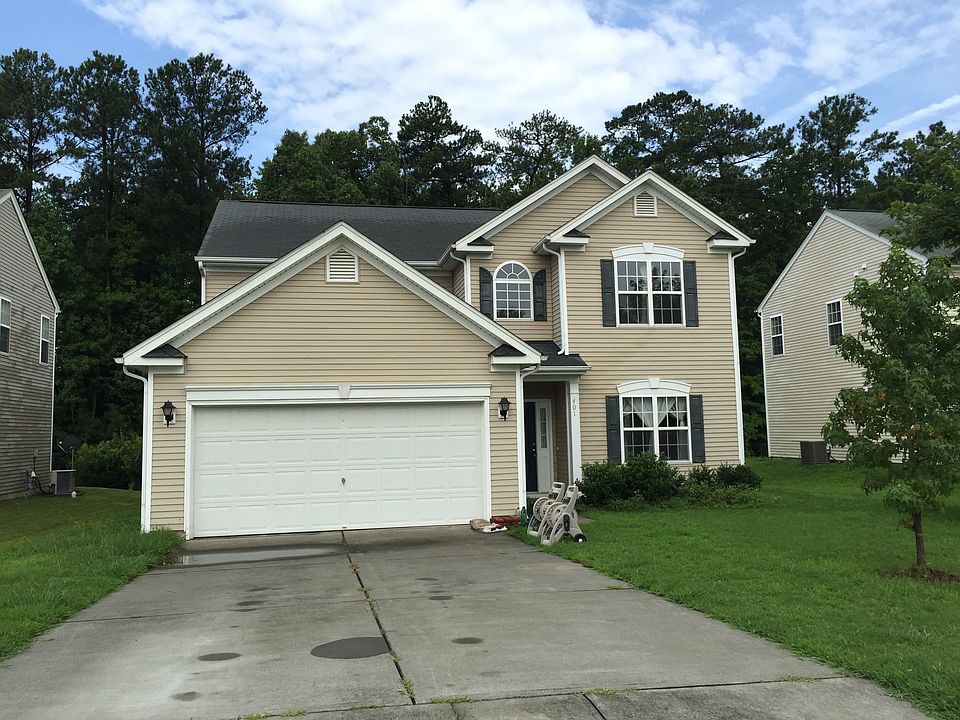 wooded site, easy access to greenway, flat front yard perfec