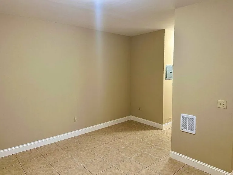 2409 College Ave — Photo 29