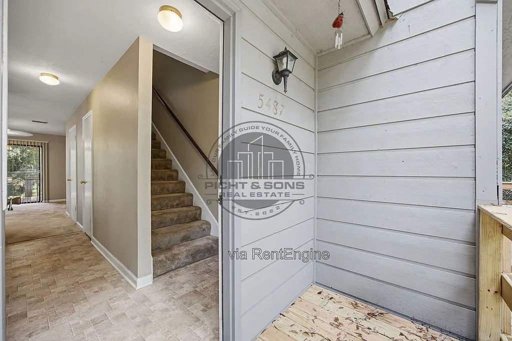 2 bed, 1.5 bath, 1024 sqft, $1,100 — Photo 3