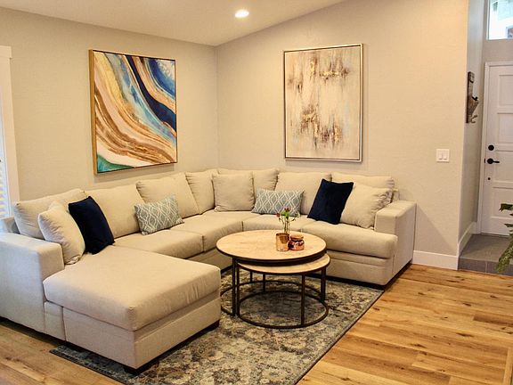 3rd image of 1055 Delna Manor Ln