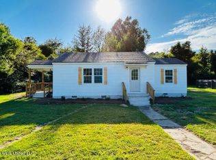 104 W Lake Dr, Clinton, MS 39056