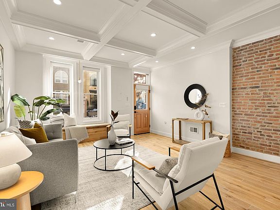 5th image of 1304 Emerald St NE