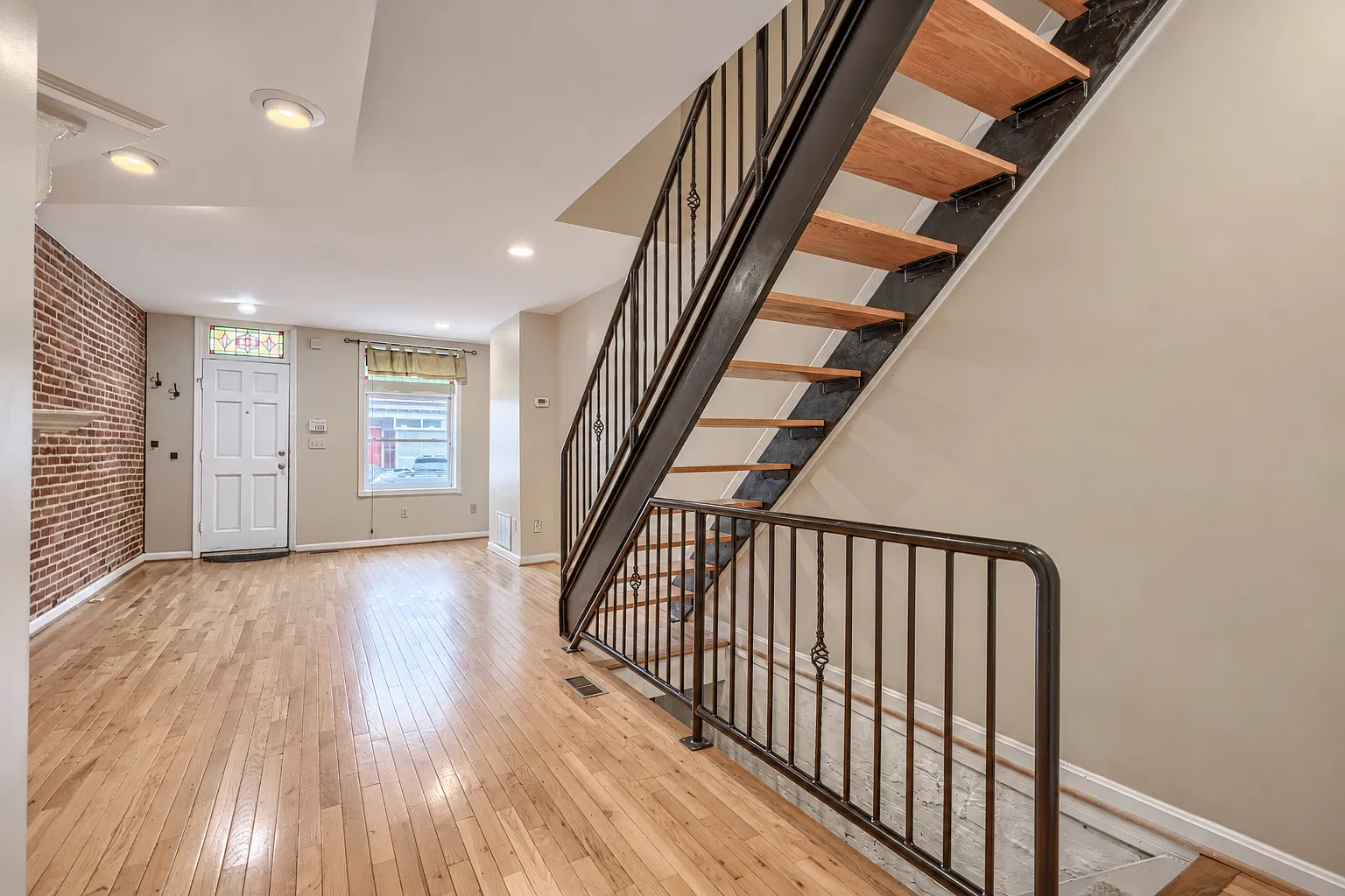 3 bed, 2.5 bath, 2000 sqft, $2,500 — Photo 4