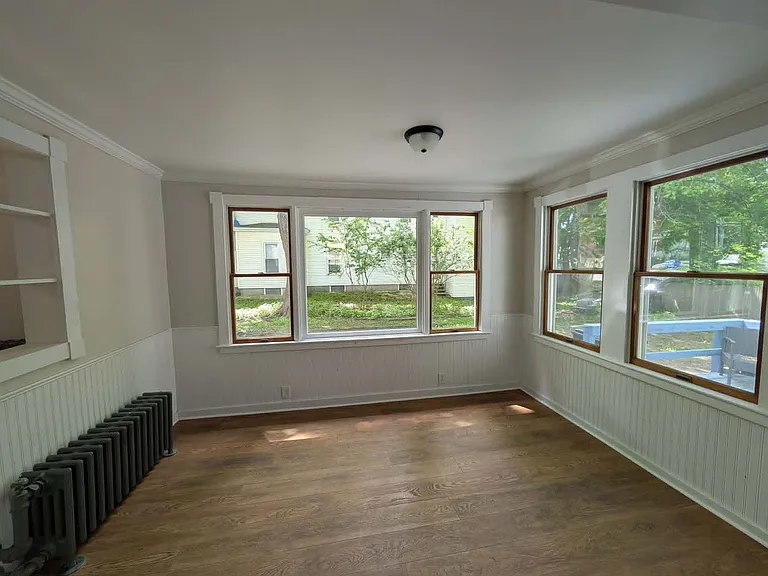 258 Essex St — Photo 16