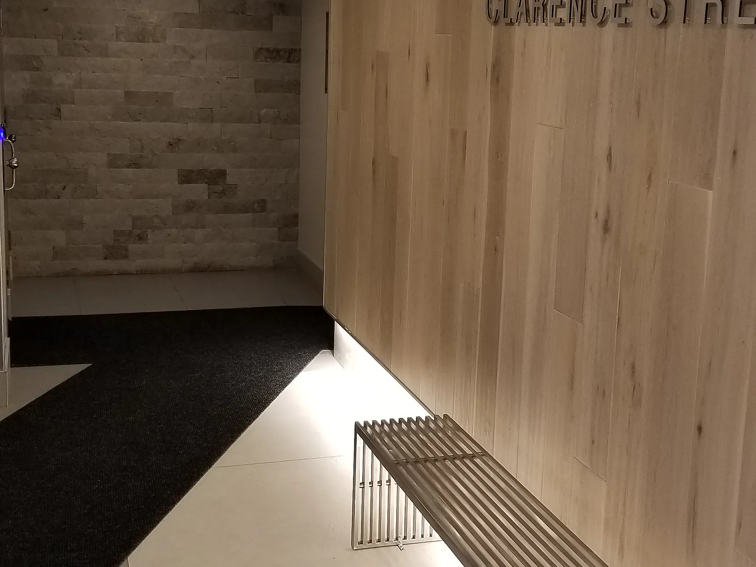 215 Clarence Street Apartments — Photo 4