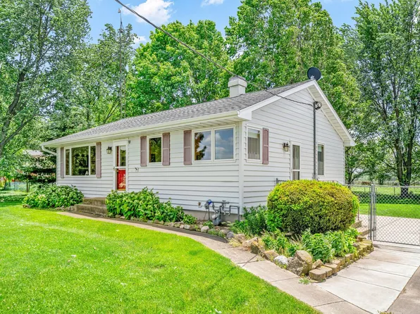 10096 Cherry Valley Rd, Genoa, IL 60135