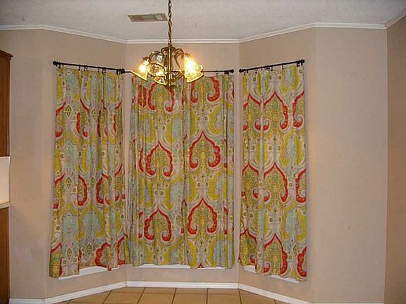 5th image of 406 Crestview Dr