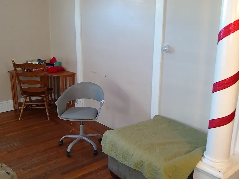 410 Hudson Ave #1 — Photo 2
