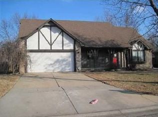 2460 N Winstead Cir, Wichita, KS 67226