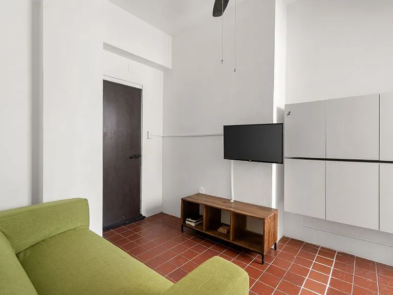 Cond EL Koury 656 Calle Figueroa — Photo 4