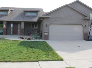 120 S Golden Willow Ave, Sioux Falls, SD 57110