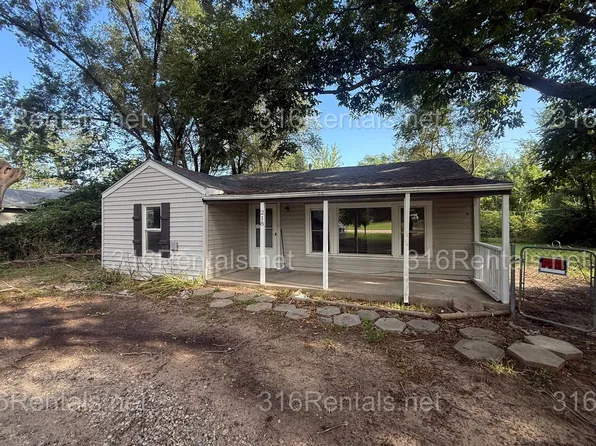 218 E Kirby St, Haysville, KS 67060