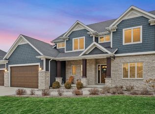 824 Copper Creek Dr, Crown Point, IN 46307