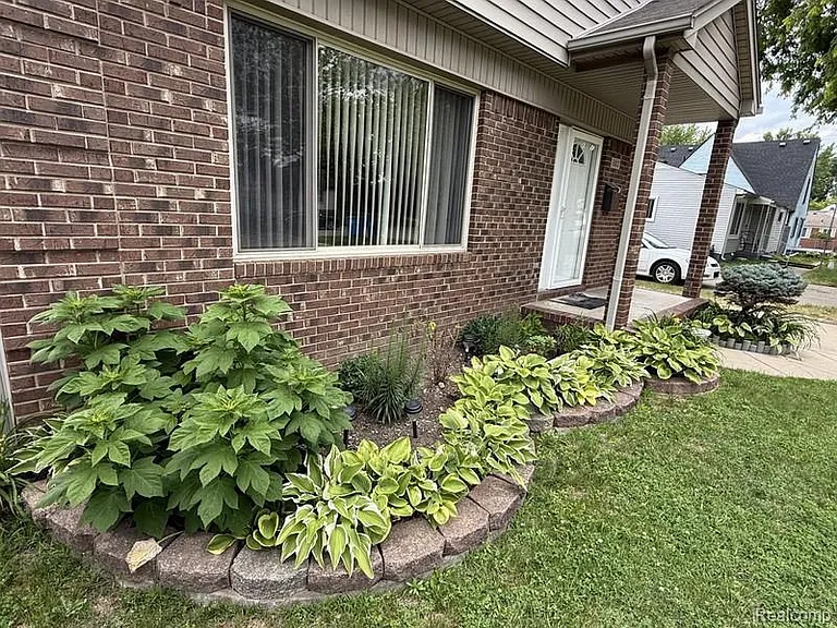 8303 Lenore St — Photo 22