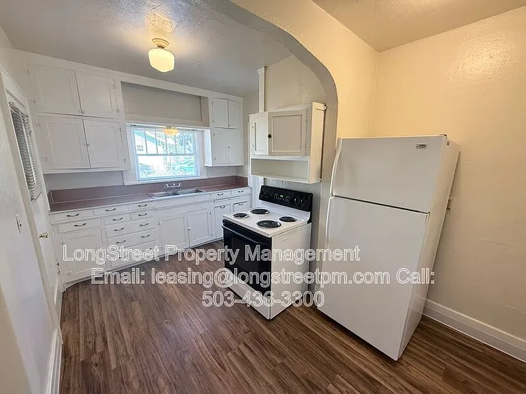 588 Knapps Pl NE — Photo 13