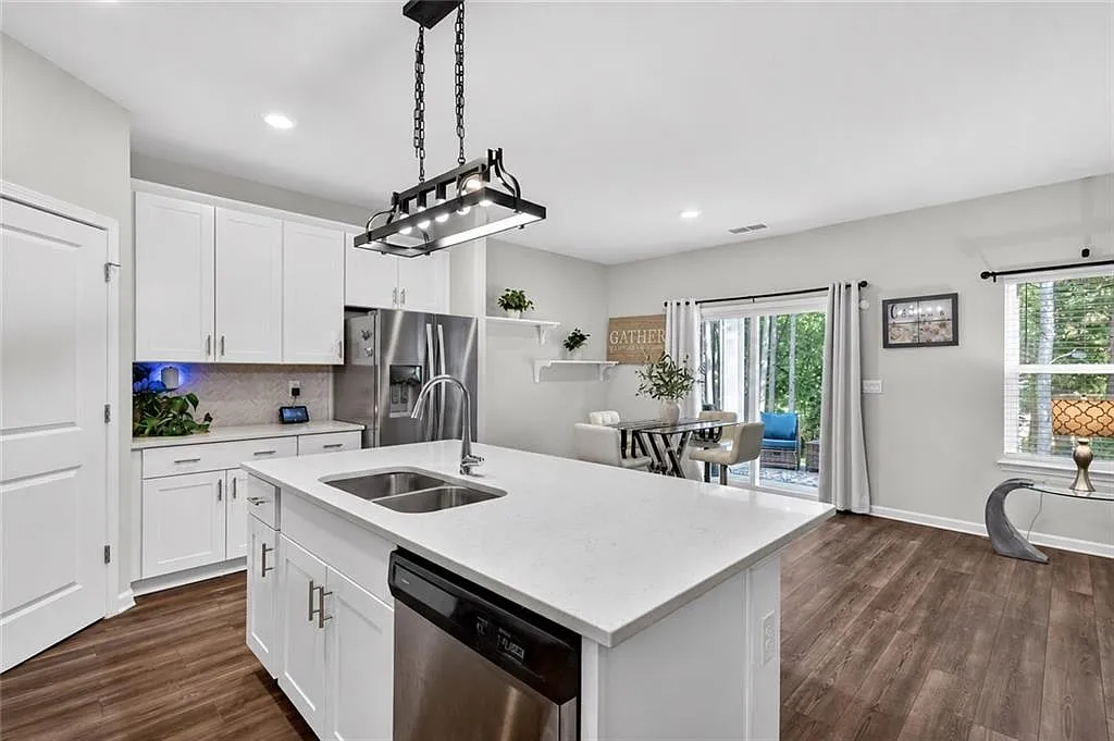 5 bed, 3.0 bath, 2752 sqft, $3,300 — Photo 4