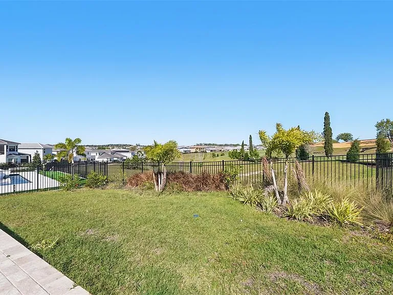 16008 Volterra Point — Photo 44