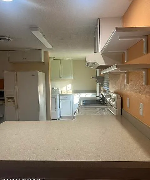 610 SW Nightingale St — Photo 4