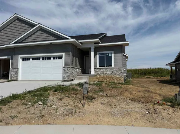 1292 Berkshire Ln, North Liberty, IA 52317