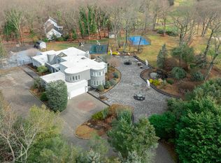 83 Cliff Road, Port Jefferson, NY 11777