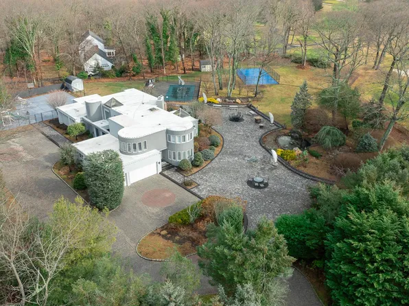 83 Cliff Road, Port Jefferson, NY 11777