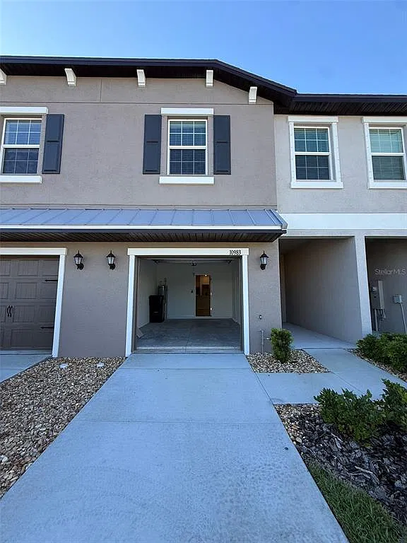 3 bed, 2.5 bath, 1666 sqft, $2,100 — Photo 1