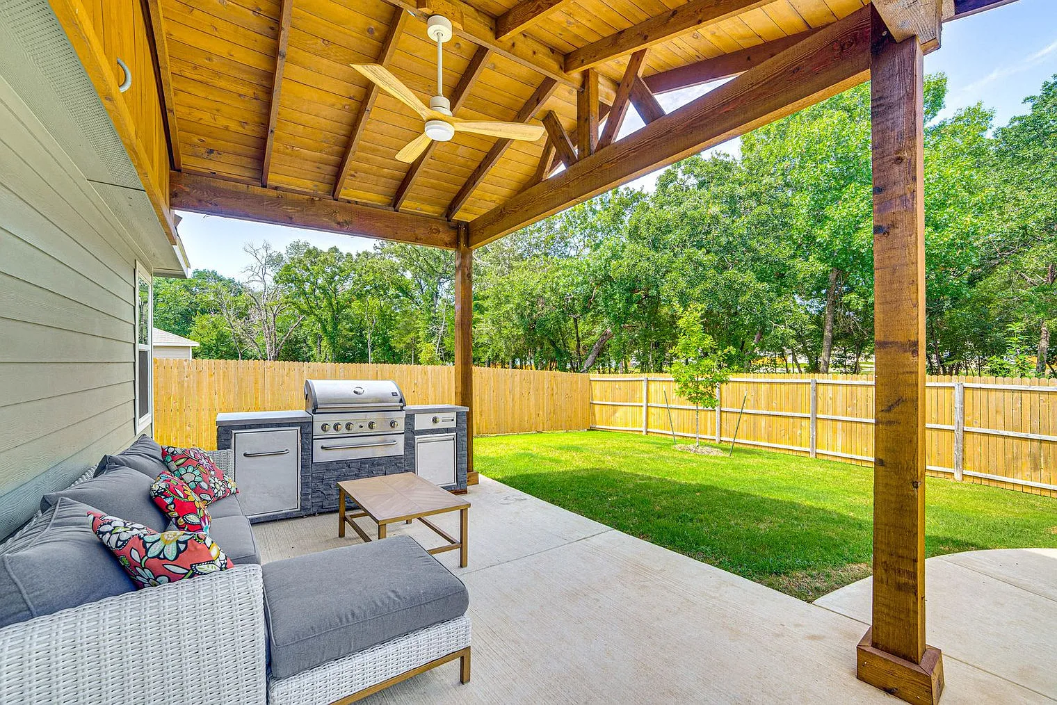 3 bed, 2.0 bath, 1442 sqft, $3,774 — Photo 3