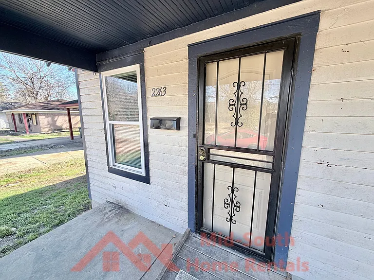 2263 Hunter Ave — Photo 3