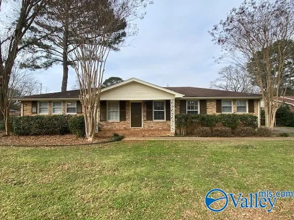 6210 Stratford Ct NW, Huntsville, AL 35806